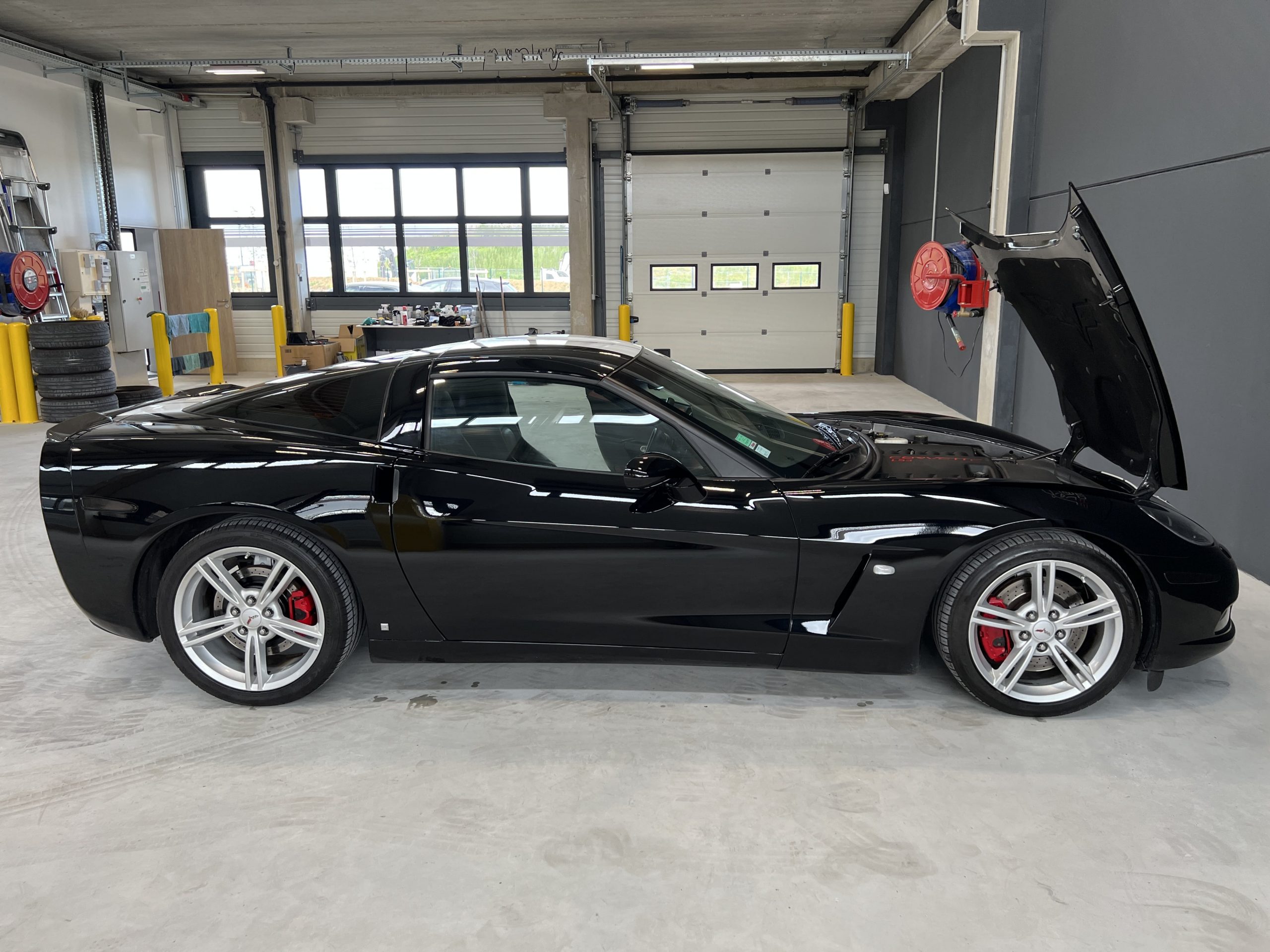 Chevrolet Corvette C6 Noire-blanche 13