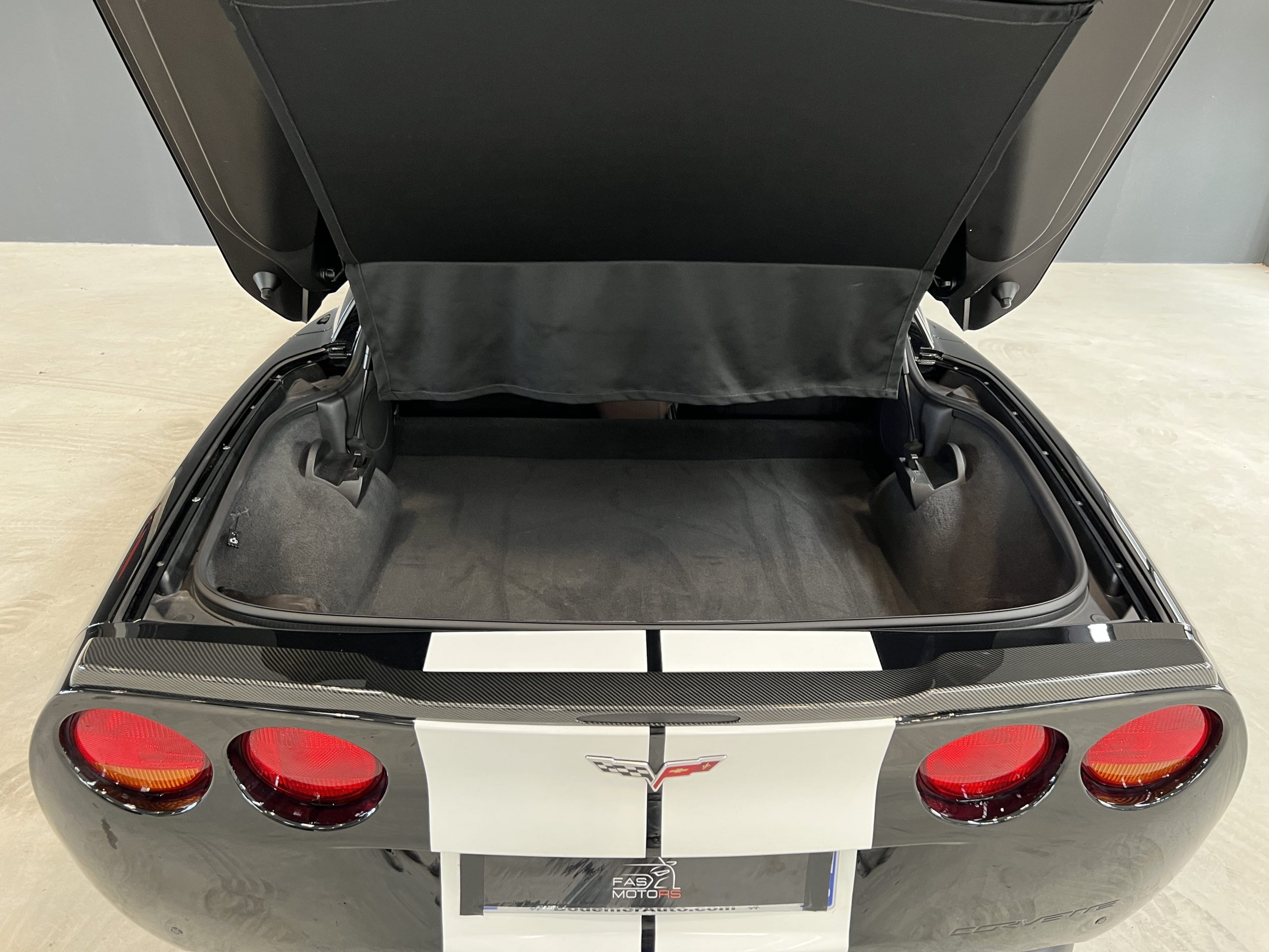 Chevrolet Corvette C6 Noire-blanche 14