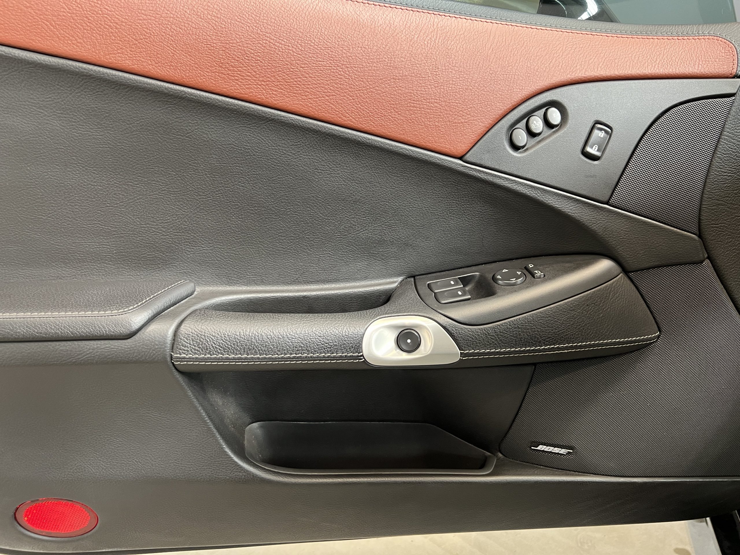 Chevrolet Corvette C6 Noire-blanche 17