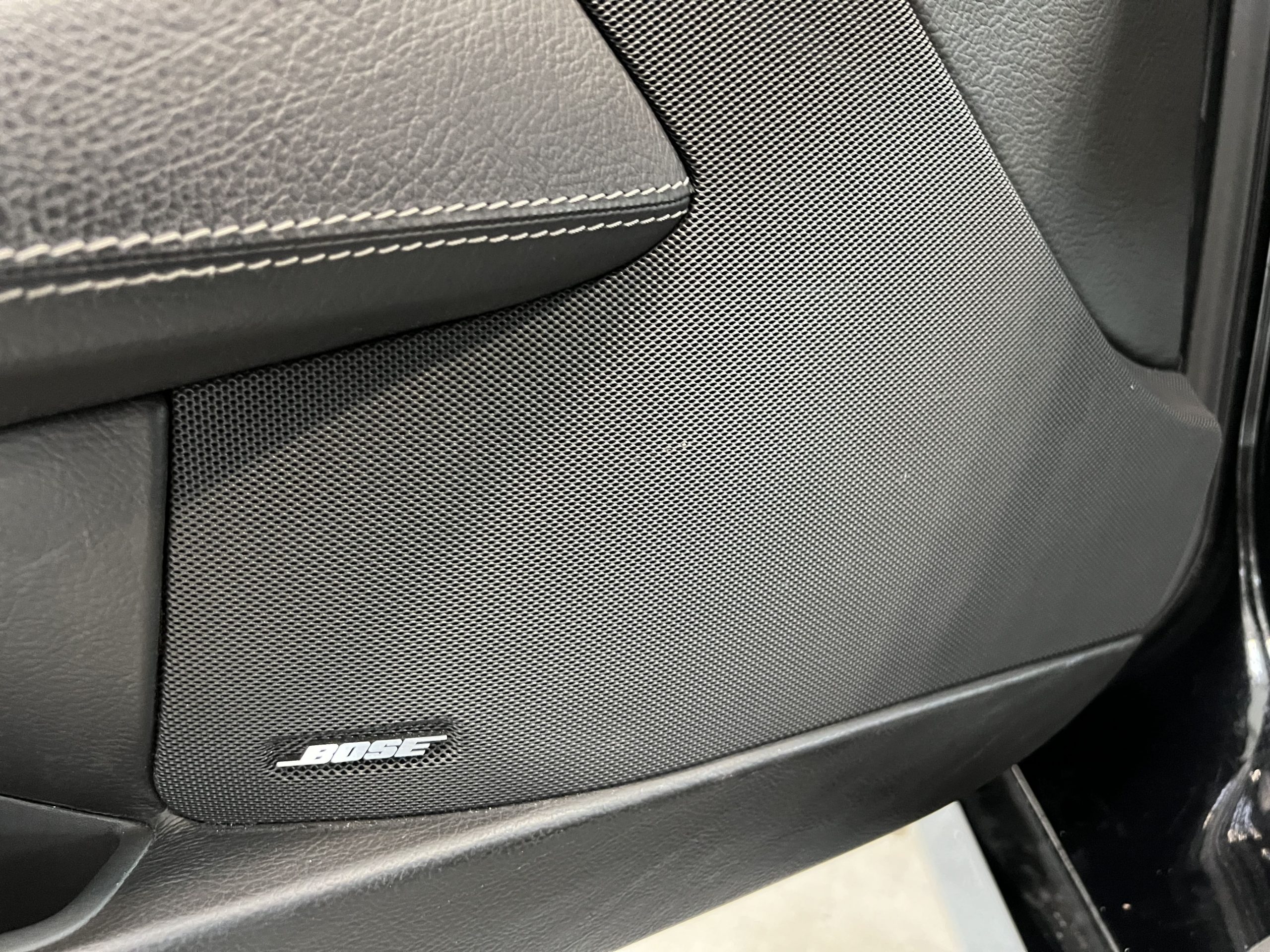 Chevrolet Corvette C6 Noire-blanche 18