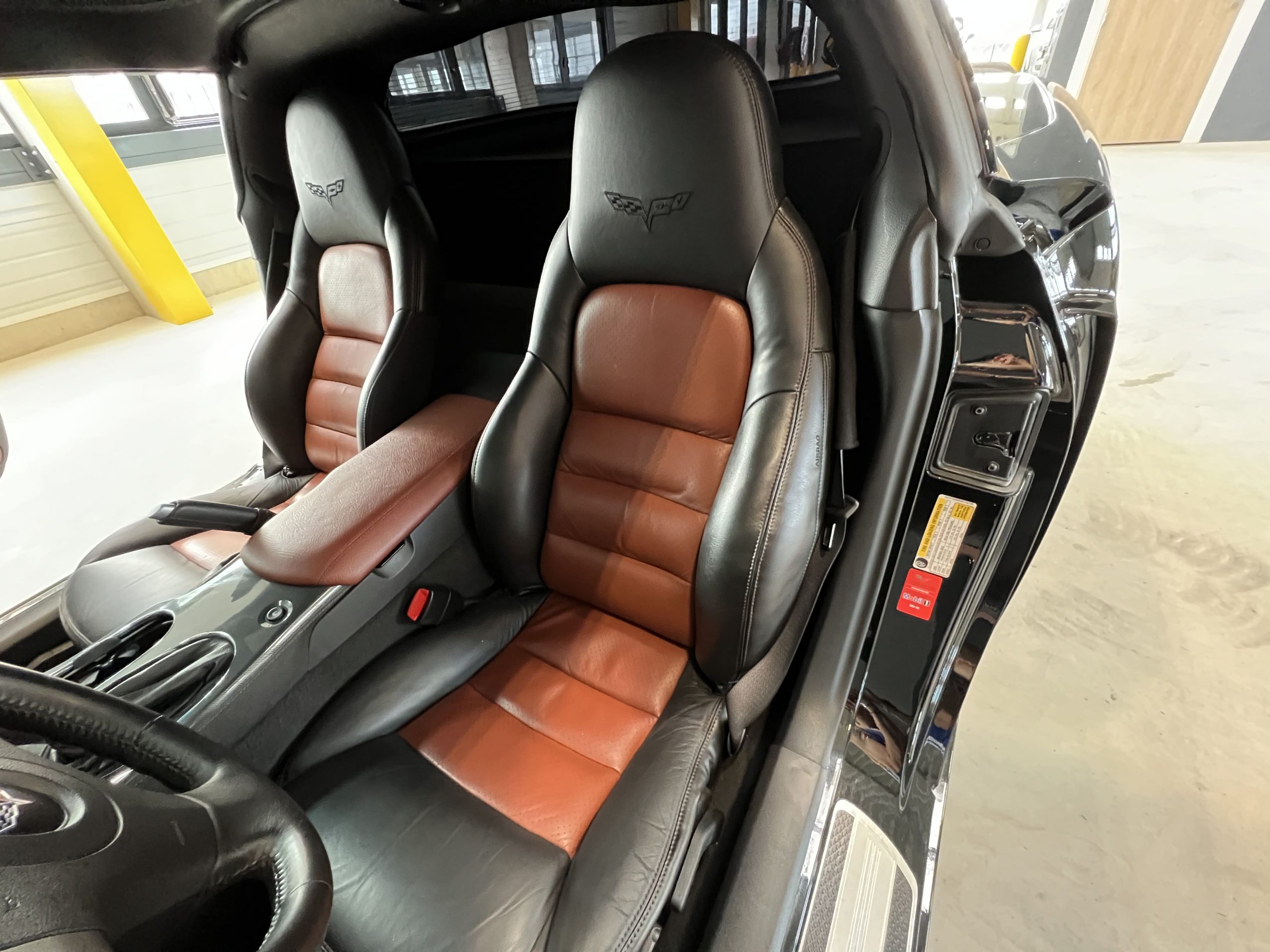 Chevrolet Corvette C6 Noire-blanche 21