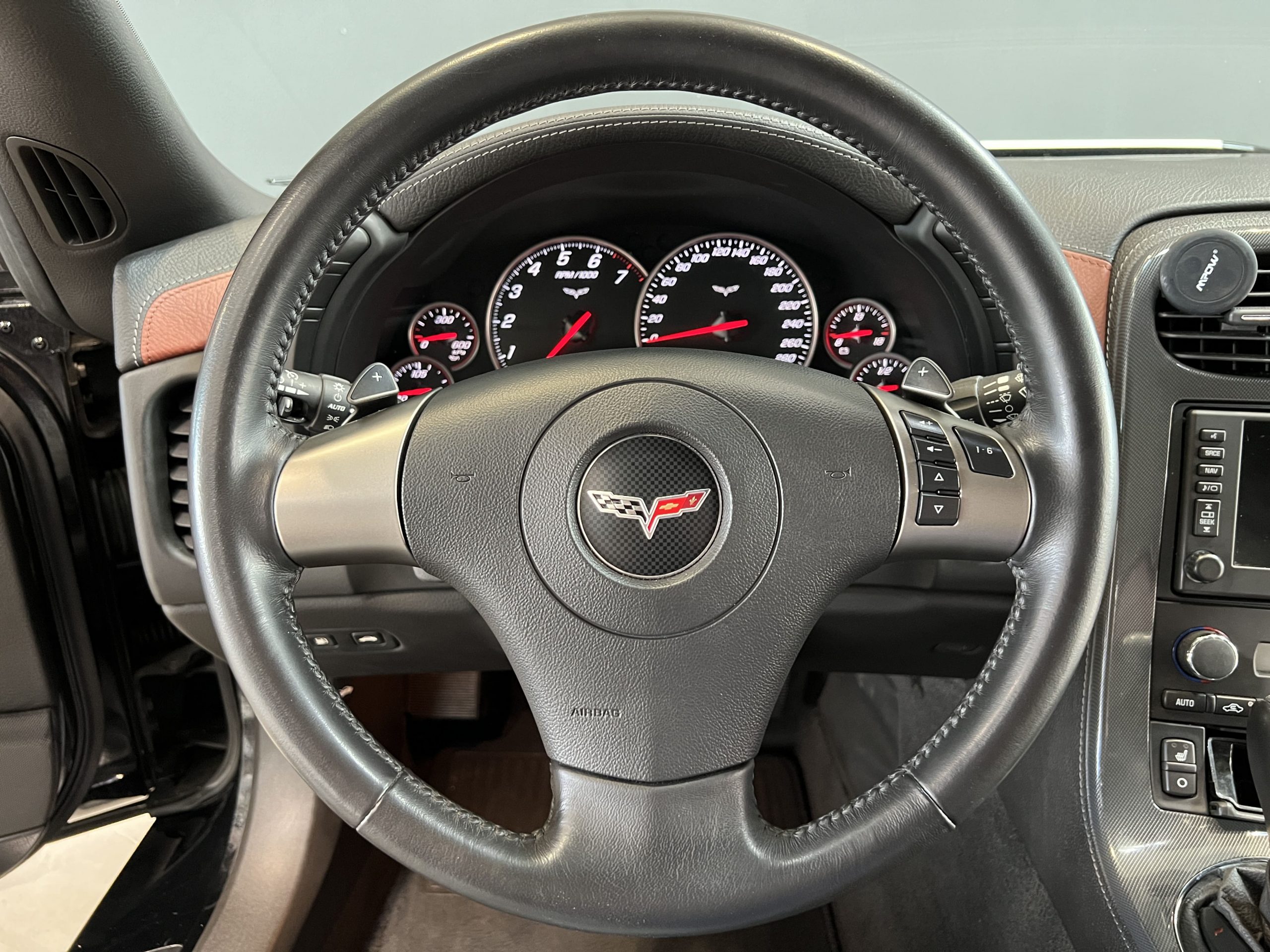 Chevrolet Corvette C6 Noire-blanche 24