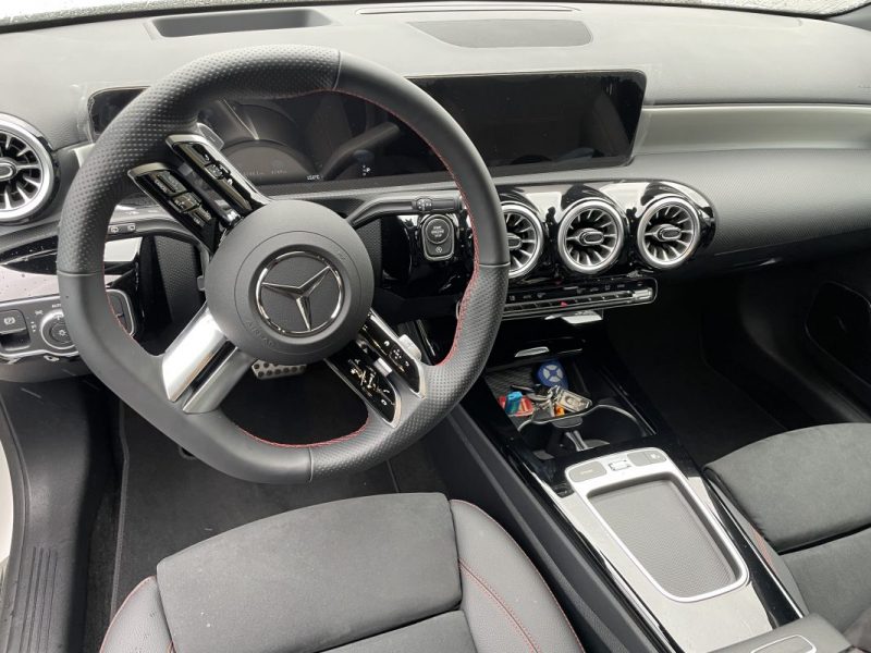 MERCEDES A200D AMG LINE 2024 - 5000 Kms - Toit ouvrant 