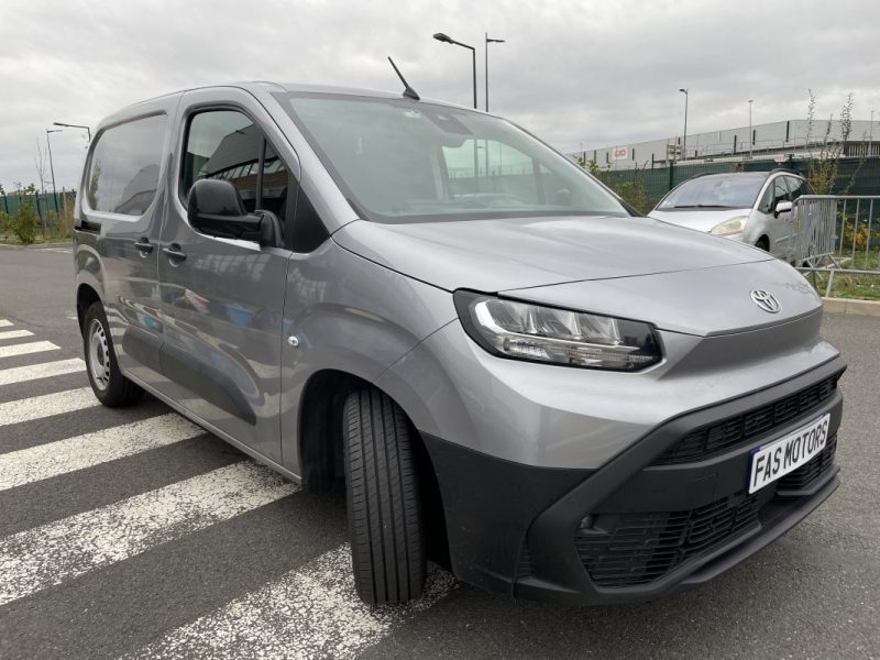 TOYOTA PROACE 3  TOYOTA PROACE CITY (2) FOURGON MEDIUM 1.5 130 D-4D BVA8 DYNAMIC 2025