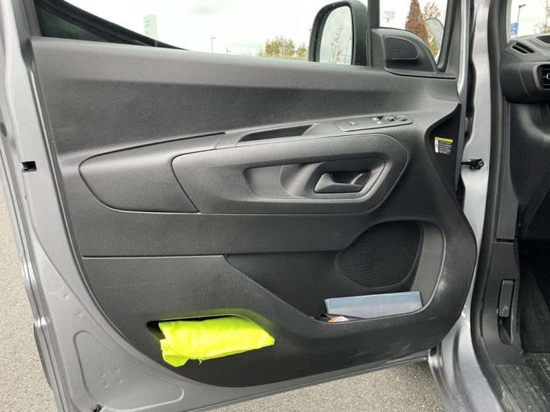 TOYOTA PROACE 3  TOYOTA PROACE CITY (2) FOURGON MEDIUM 1.5 130 D-4D BVA8 DYNAMIC 2025