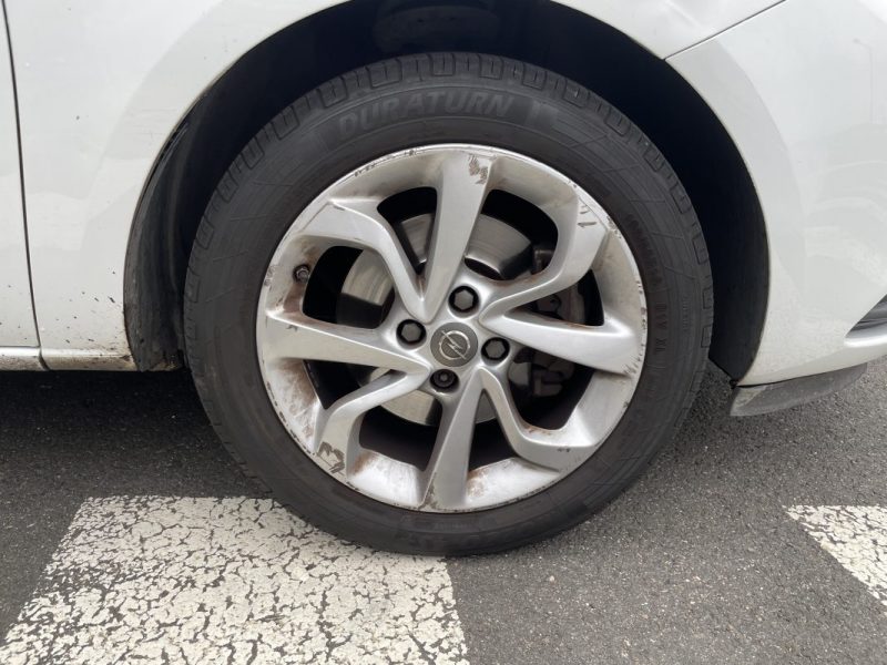 OPEL CORSA 1.4 TURBO 100CH EDITION START/STOP – PREMIÈRE MAIN – ENTRETIEN COMPLET