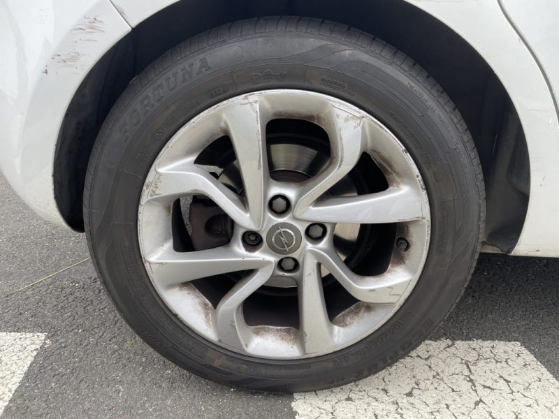 OPEL CORSA 1.4 TURBO 100CH EDITION START/STOP – PREMIÈRE MAIN – ENTRETIEN COMPLET