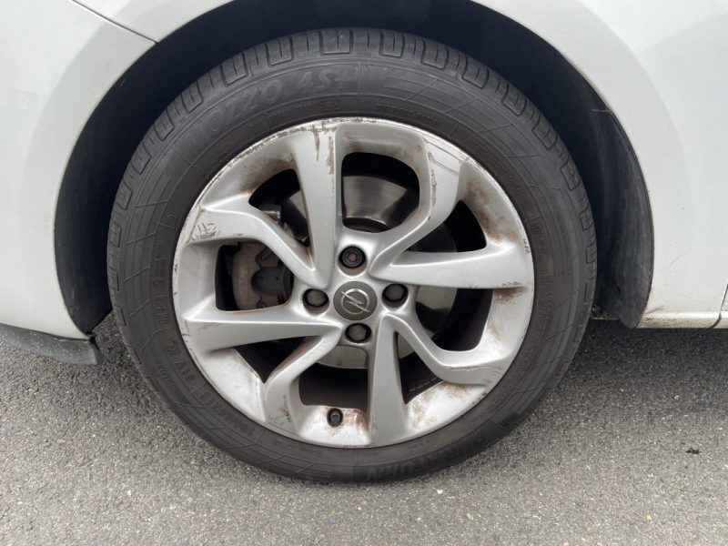 OPEL CORSA 1.4 TURBO 100CH EDITION START/STOP – PREMIÈRE MAIN – ENTRETIEN COMPLET