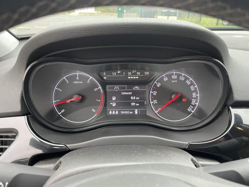 OPEL CORSA 1.4 TURBO 100CH EDITION START/STOP – PREMIÈRE MAIN – ENTRETIEN COMPLET
