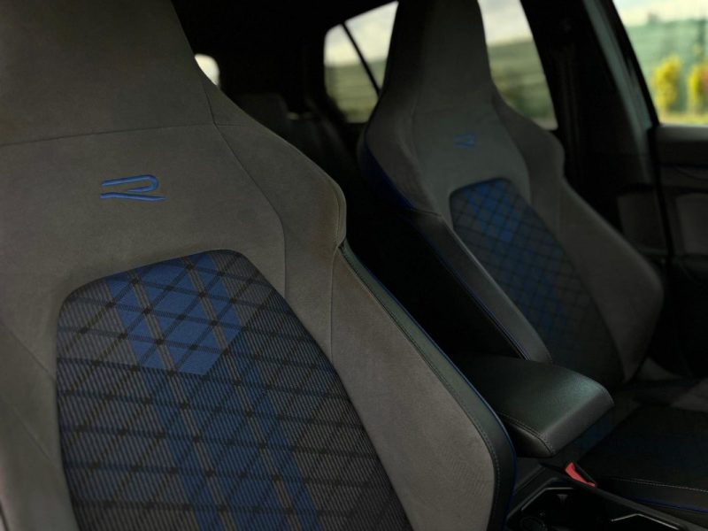 Volkswagen Golf 8 R • 320ch DSG7 4Motion 