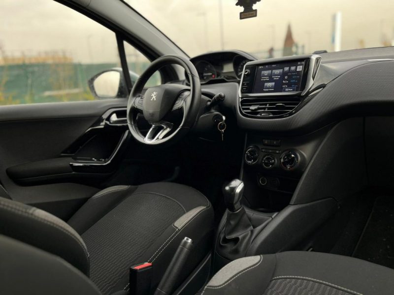 PEUGEOT 208  ALLURE - DISTRI NEUVE