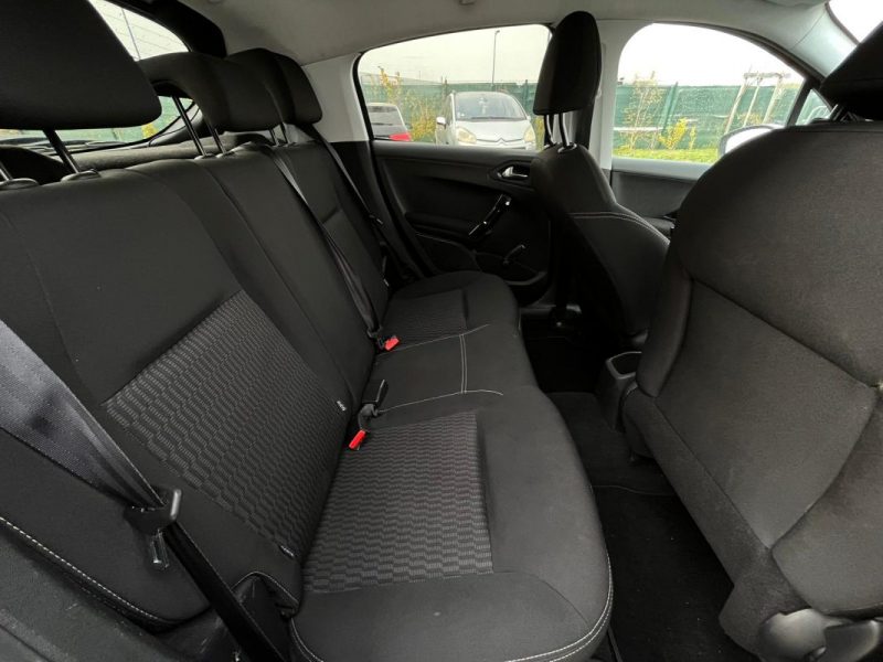 PEUGEOT 208  ALLURE - DISTRI NEUVE